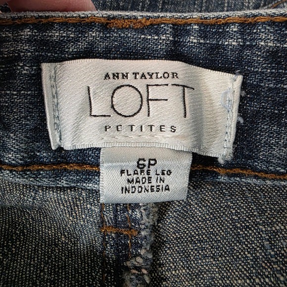 Ann Taylor LOFT Petites Flare Leg Jeans Medium Wash Blue Denim 6P 133467 - Picture 7 of 10